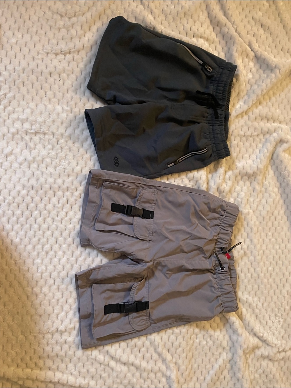 Kids Elastic-Waist Cargo Shorts in Light Gray and Charcoal